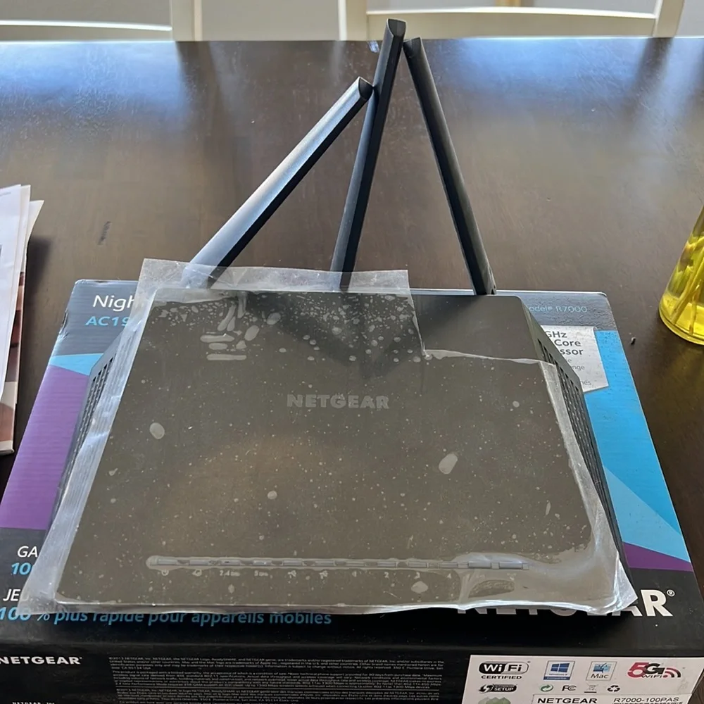 NETGEAR Nighthawk Smart Wi-Fi Router (R7000-100NAS) - AC1900 - Picture 2 of 6